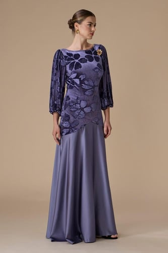 فستان موف طويل بنقوش زهرية