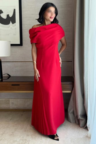 فستان ماكسي بكسرات جانبية لون احمر