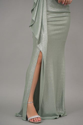 فستان ماكسي من الجورسيه اللامع لون اخضر فستقي