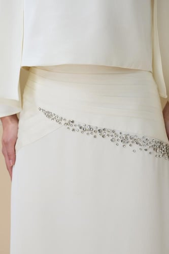 طقم سكري بتوب واسع الأكمام وتنورة ميدي بتفاصيل كري...