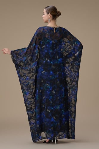 جلابية زرقاء واسعة بتفاصيل لامعة