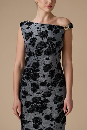 فستان فضي طويل بلمعة