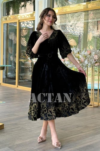 فستان مخملي ميدي بنقشة زهور