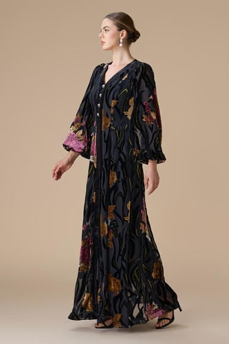 فستان اسود طويل مورد مخمل