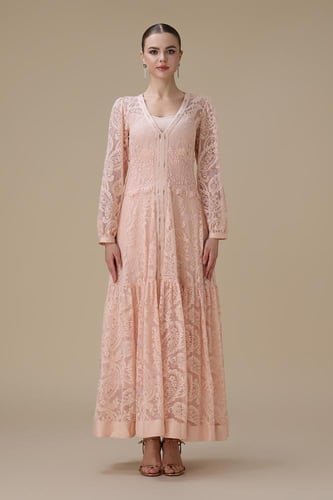 فستان دانتيل وردي طويل واسع بقصة أنثوية