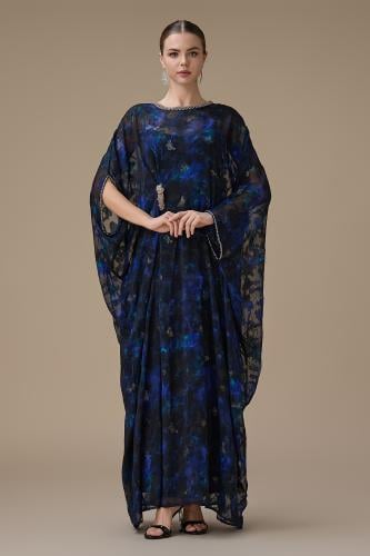 جلابية زرقاء واسعة بتفاصيل لامعة