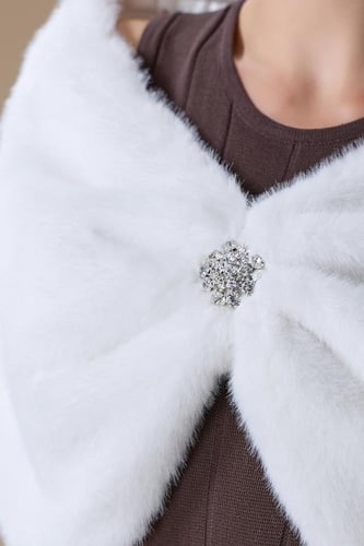 شال فرو قصير ابيض