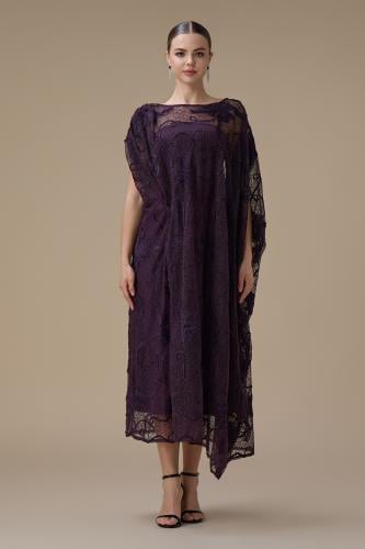 فستان موف دانتيل واسع بقصة كاب