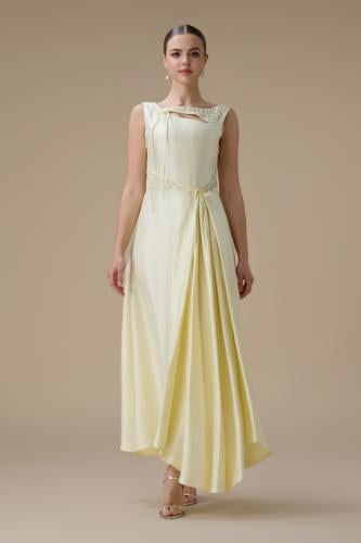 فستان طويل أصفر بتصميم متدرج
