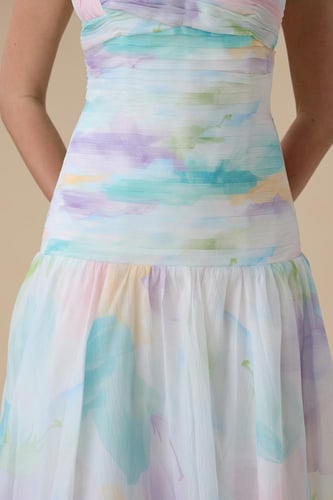 فستان طويل باستيل ناعم