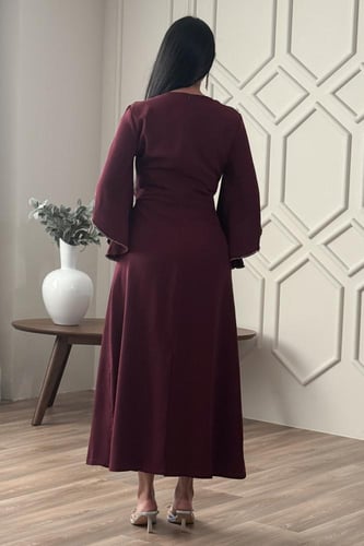 فستان درابية مزين بكريستال لون عنابي