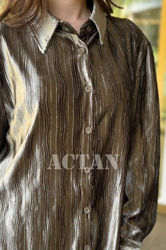 طقم مخملي بنطال وقميص مزين بخطوط لون اخضر فضية