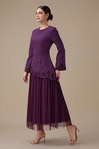 فستان طويل بنفسجي بطبقتين بتصميم ناعم