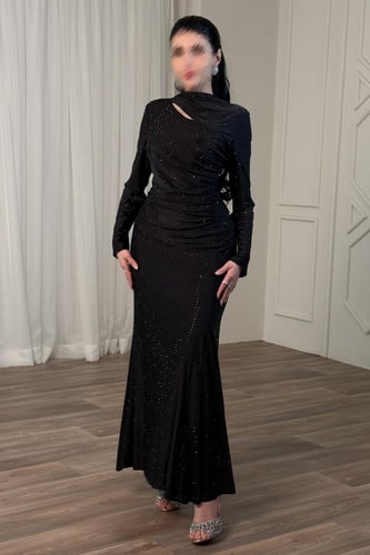 فستان اسود سهرة ماكسي بفتحة علي الصدر