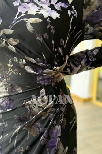 فستان مخملي بطبعة زهور بزم من الجانب