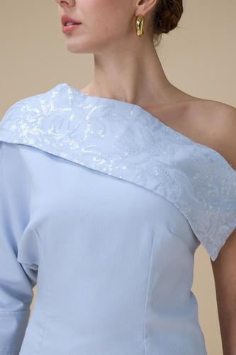 فستان طويل ازرق بيليسه بكتف واحد