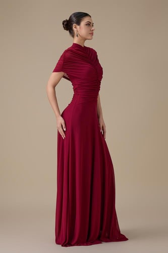 فستان طويل أحمر بياقة بتصميم أنيق