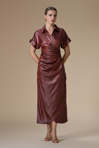 فستان كستنائي ميدي بأكمام قصيرة