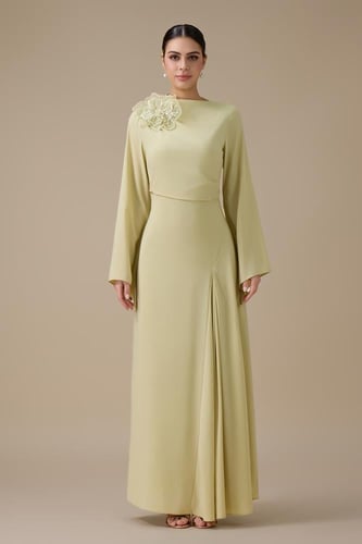 فستان طويل اخضر فاتح بتفصيل زهرة أنيق