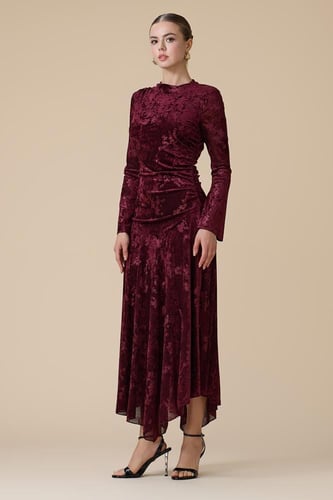 فستان احمر ميدي مخملي