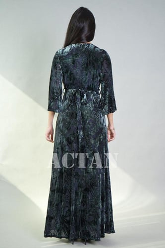 فستان ماكسي مخملي بكسرات