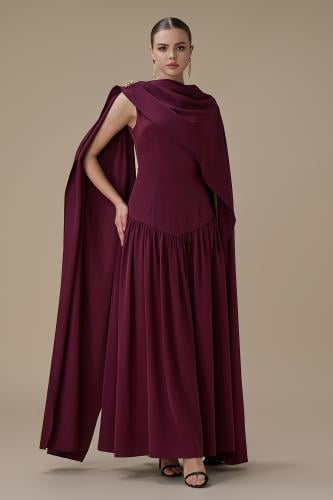 فستان برغندي طويل مع كاب جانبي