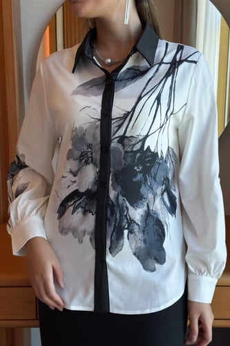 قميص ساتان مزين بطبعات ورد لون اسود