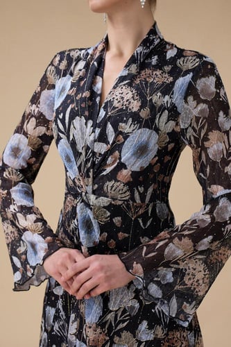 فستان طويل بطبعة زهور