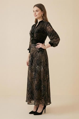 فستان ماكسي مخمل بطبعة جلد النمر