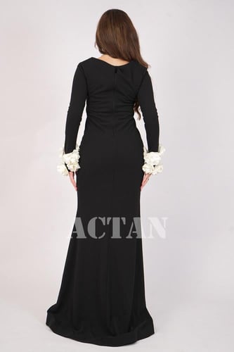 فستان ضيق بأكمام ابلكية ورد