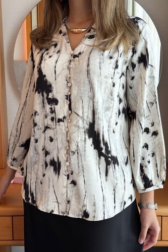 بلوزة بطبعة ماربل لون اسود