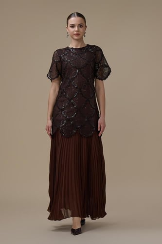 فستان دانتيل بني بتنورة بليسيه أنيقة