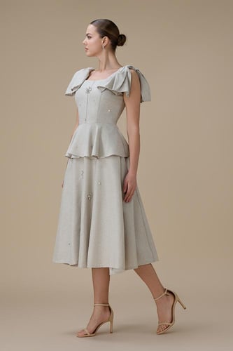 فستان قصير بيج بكشكش وتطريز كريستالي