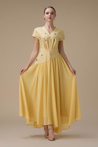 فستان طويل أصفر بتطريز ناعم