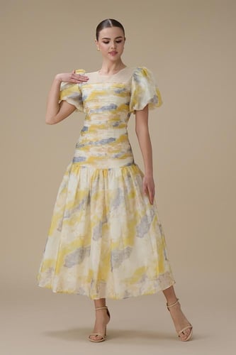 فستان ميدي أصفر أورجانزا بأكمام منفوخة