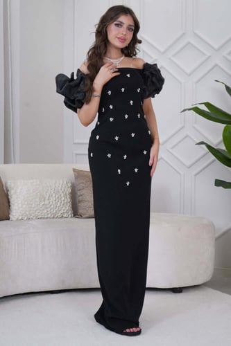 فستان طويل كلاسيك بقصة ضيقة مزين بالكريستال لون اس...