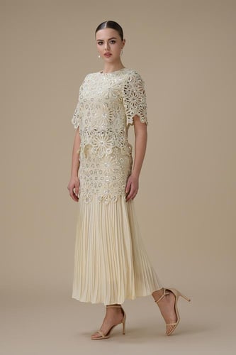 طقم دانتيل سكري مع تنورة بليسيه أنيقة