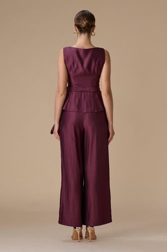 طقم برغندي قطعتين توب بدون اكمام ببلوم