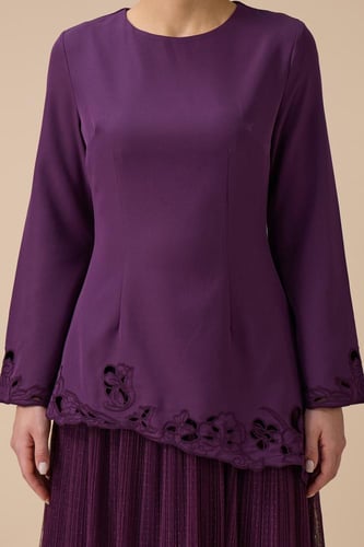 فستان طويل بنفسجي بطبقتين بتصميم ناعم