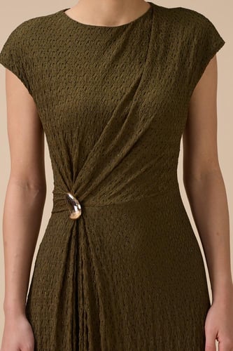 فستان طويل اخضر بتفصيلية جانبية