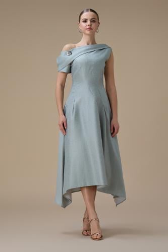 فستان ميدي ازرق بقصة كتف واحد