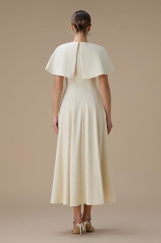 فستان سكري طويل بتفاصيل ورود بارزة