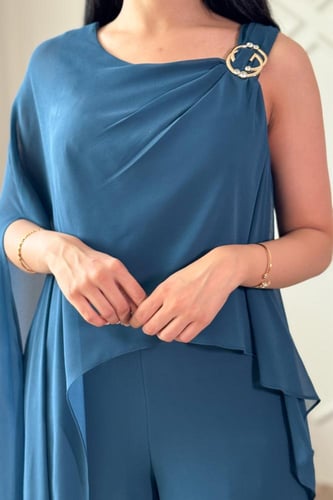 جمبسوت بكتف واحد بوشاح طويل لون تركواز