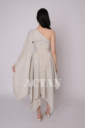 فستان بكتف واحد غير متساوي الأطوال لون بيج