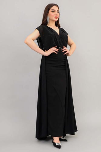 فستان بتصميم مقسم مطرز الصدر بكريستال لون اسود