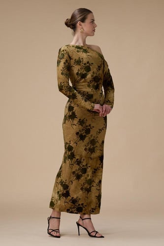 فستان اصفر مشجر بكتف واحد