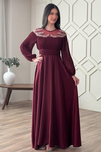 فستان سهرة بليسية مزين بالخرز لون عنابي