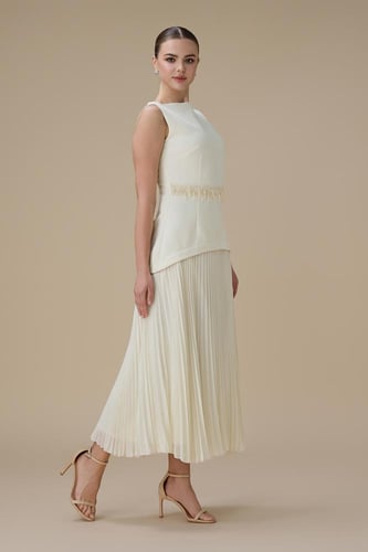 فستان ماكسي بيج بتنورة بليسيه وتفاصيل خرزية