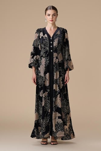 فستان اسود طويل مورد مخمل