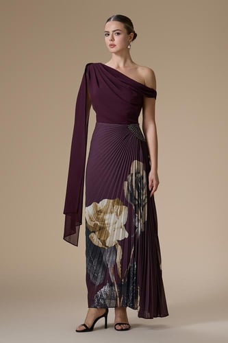 فستان عنابي طويل بكتف واحد